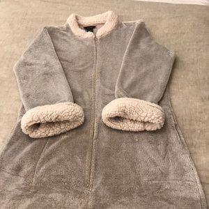 Natori sherpa long zip-up robe